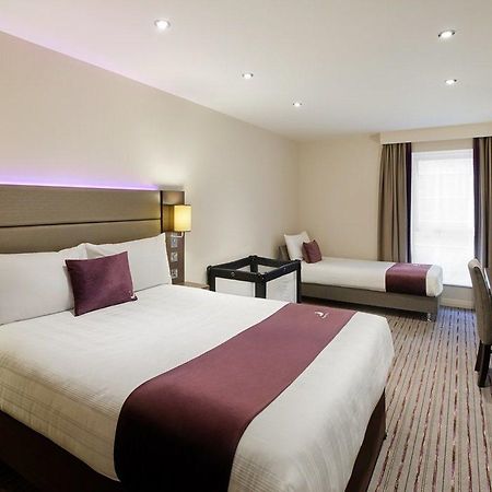 Premier Inn Sevenoaks Bagian luar foto