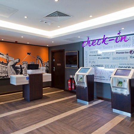 Premier Inn Sevenoaks Bagian luar foto
