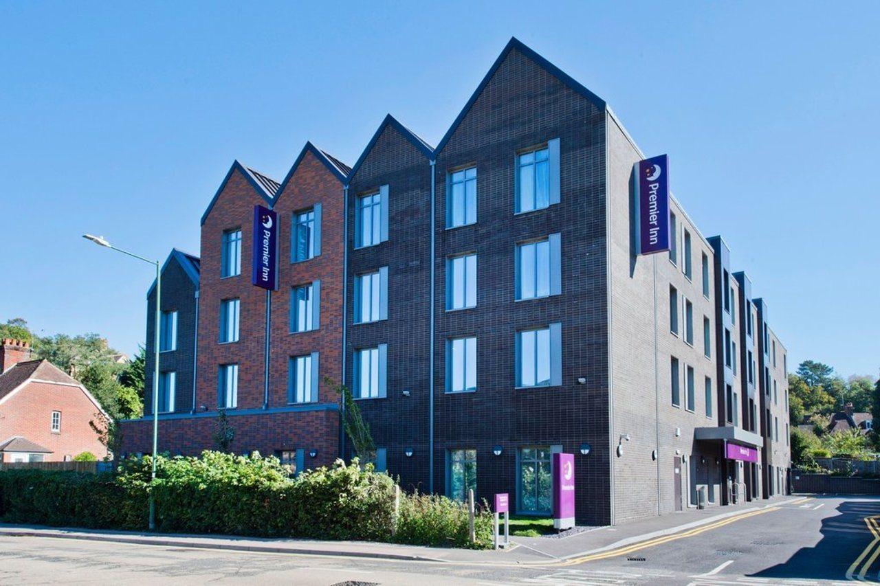 Premier Inn Sevenoaks Bagian luar foto