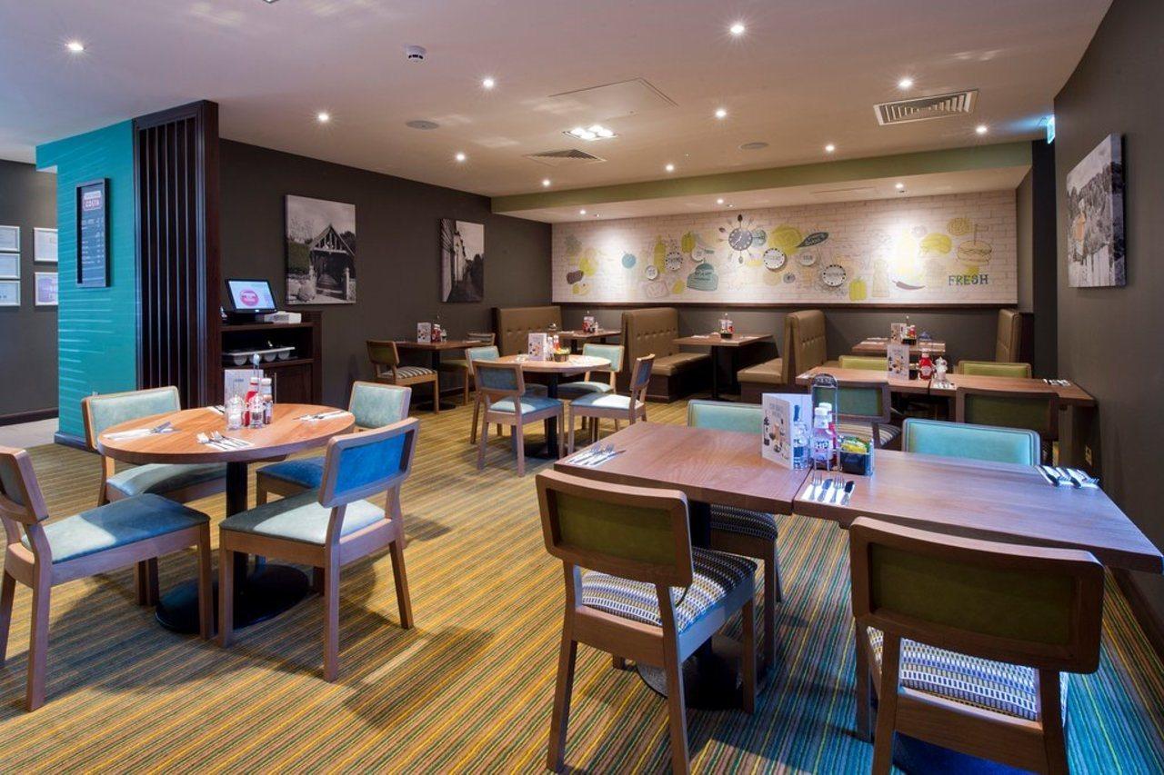 Premier Inn Sevenoaks Bagian luar foto